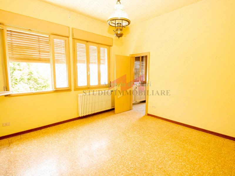 Quadrilocale in Vendita a Bergantino, 85'000€, 110 m²