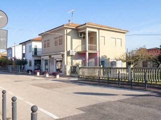 Quadrilocale in Vendita a Bergantino, 75'000&euro;, 110 m²