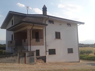 Villa in Vendita a Manoppello, 320'000€, 300 m²