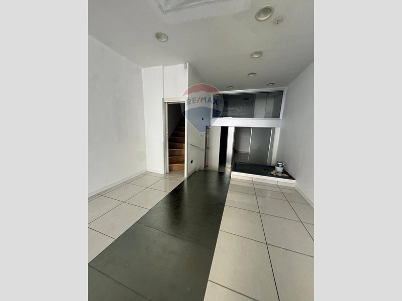 Immobile commerciale in Affitto a Cassino, 1'000€, 87 m²