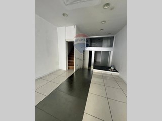 Immobile commerciale in Affitto a Cassino, 1'000€, 87 m²