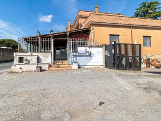 Casa Indipendente in Vendita a Fiumicino, 990'000€, 497 m²