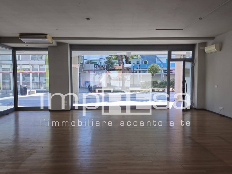Immobile commerciale in Affitto a San Michele al Tagliamento, 1'917€, 83 m²