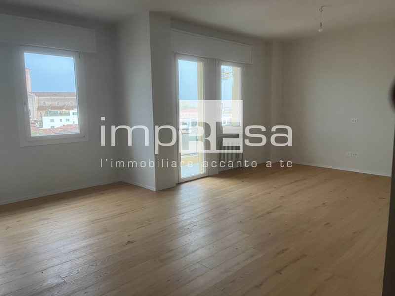 Appartamento in Affitto a Treviso, 1'700€, 130 m²