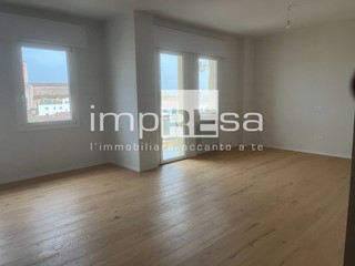 Appartamento in Affitto a Treviso, 1'700€, 130 m²