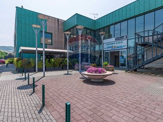 Immobile commerciale in Vendita a Canossa, 269'000€, 700 m²