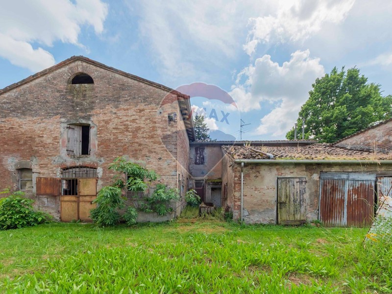 Rustico in Vendita a Sissa Trecasali, 210'000&euro;, 1100 m², con Box