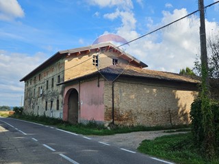 Appartamento in Vendita a Voghera, 395'000€, 900 m²