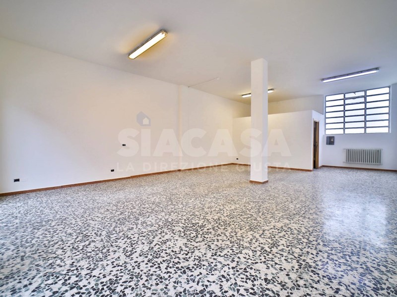 Negozio in Vendita a Vimodrone, 100'000€, 84 m²