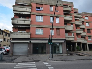 Immobile commerciale in Vendita a Lecco, 220'000€, 338 m²