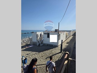 Attività commerciale in Vendita a Rometta, 150'000€, 500 m²