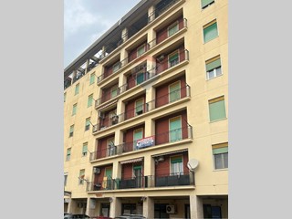 Appartamento in Vendita a Caltanissetta, 90'000€, 143 m²