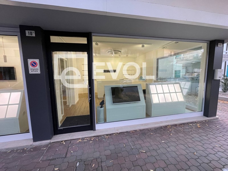 Ufficio in Vendita a Lignano Sabbiadoro, 290'000€, 97 m²