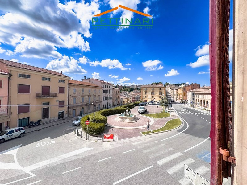 Appartamento in Vendita a Loreto, 190'000€, 158 m²