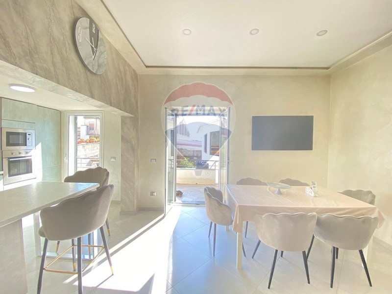 Appartamento in Vendita a Catania, 198'000&euro;, 172 m²