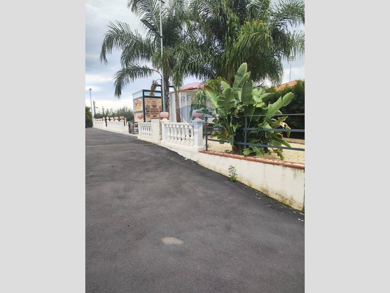 Magazzino in Affitto a Acireale, 600€, 380 m²