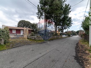 Villa in Vendita a Pedara, 165'000€, 75 m²