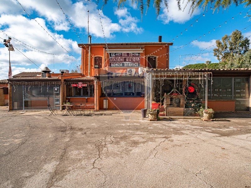 Immobile commerciale in Vendita a Enna, 500 m²