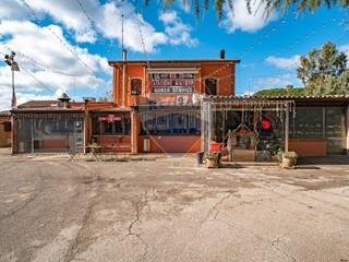 Immobile commerciale in Vendita a Enna, 500 m²