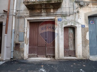 Casa Indipendente in Vendita a Caltagirone, 15'000€, 90 m²