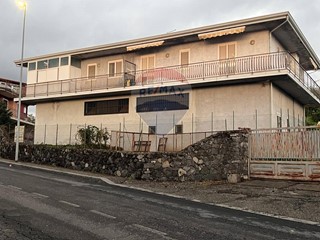 Laboratorio in Vendita a Belpasso, 220'000€, 205 m²