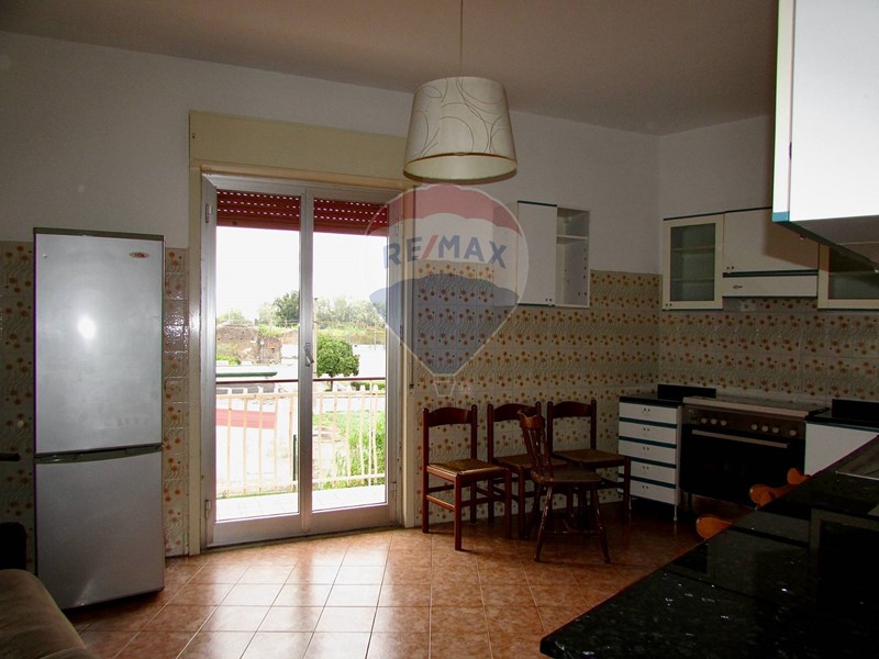 Appartamento in Vendita a Riposto, 90'000€, 153 m²