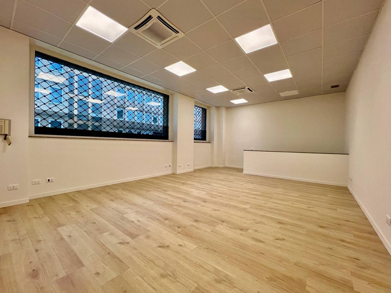 Ufficio in Vendita a Bergamo, 1'500'000€, 700 m²