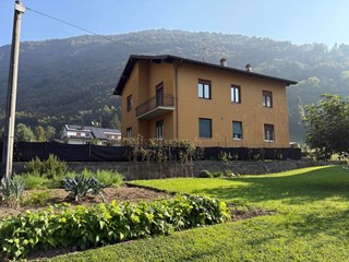 Casa Indipendente in Vendita a Piario, 180'000€, 250 m²
