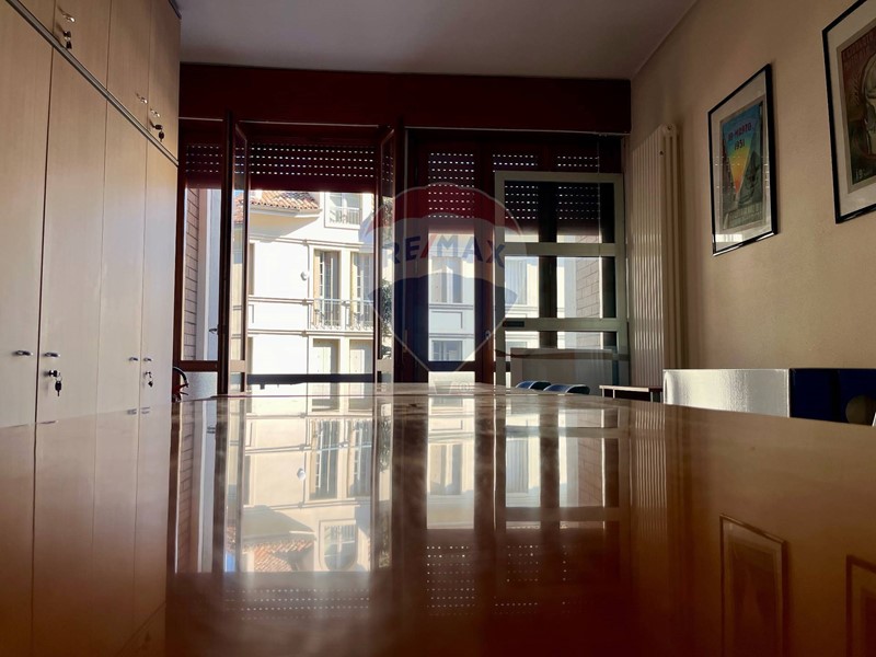 Ufficio in Vendita a Reggio Emilia, 122'200€, 88 m²