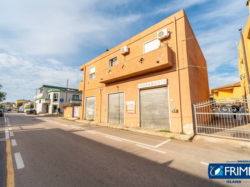 Immobile commerciale in Vendita a Olbia, 349'000€, 240 m²