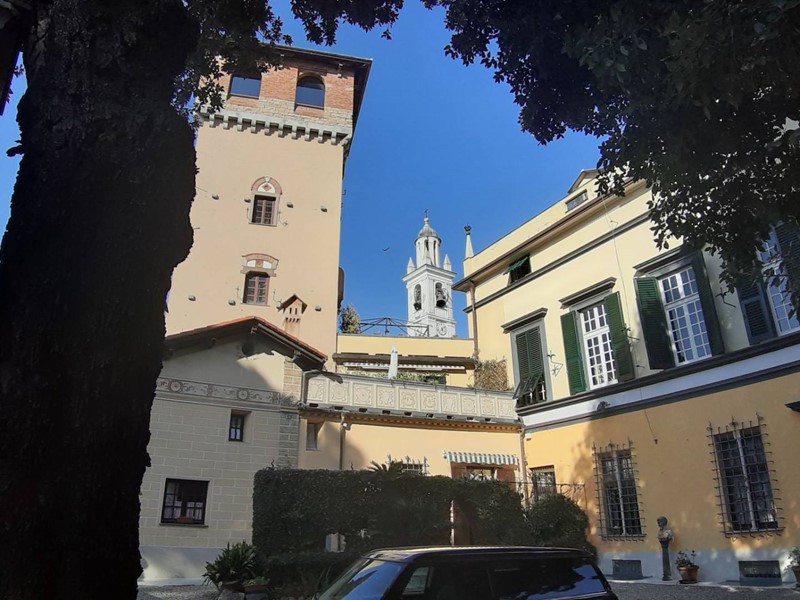 Appartamento in Vendita a Genova, 270 m²