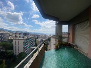 Appartamento in Vendita a Genova, 320'000€, 140 m²
