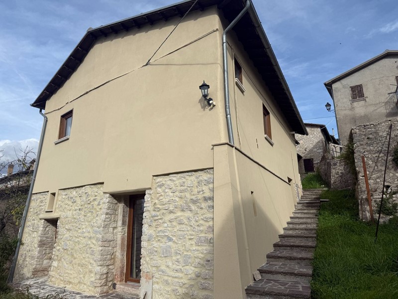 Casa Semi Indipendente in Vendita a Cascia, 89'000€, 110 m²