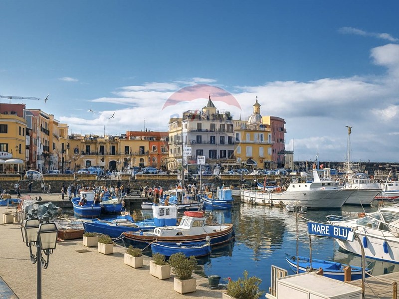 Attività commerciale in Vendita a Pozzuoli, 150'000&euro;, 170 m²