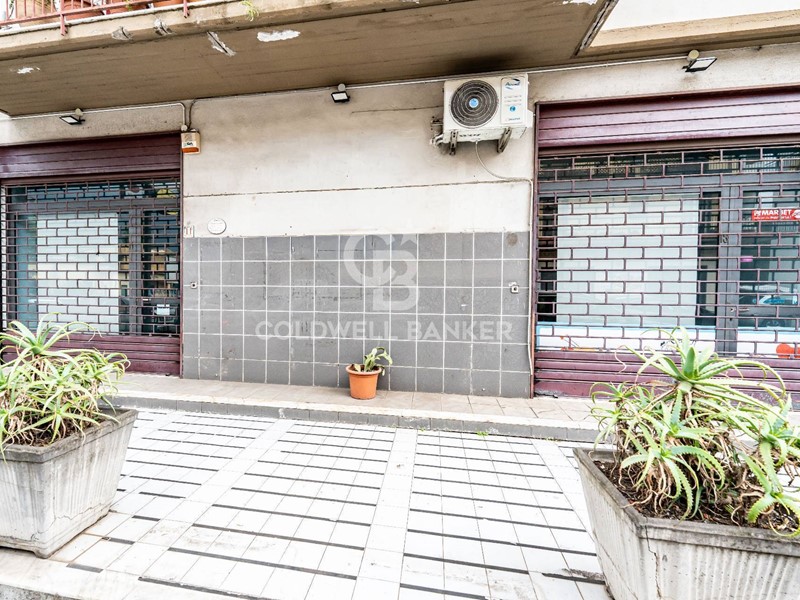 Immobile commerciale in Vendita a Valverde, 120'000€, 96 m²
