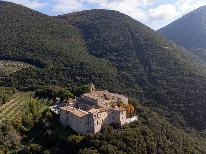 Appartamento in Vendita a Foligno, 1100 m²