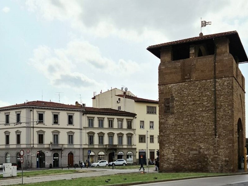 Immobile commerciale in Affitto a Firenze, 7'000€, 285 m²