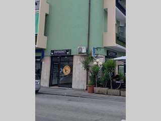 Negozio in Affitto a Verona, 500€, 30 m²