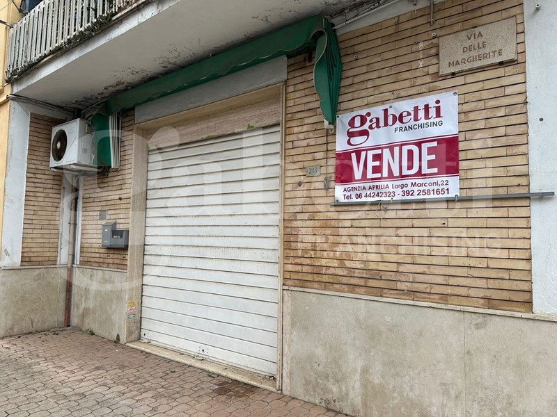 Negozio in Vendita a Aprilia, 165'000€, 94 m²