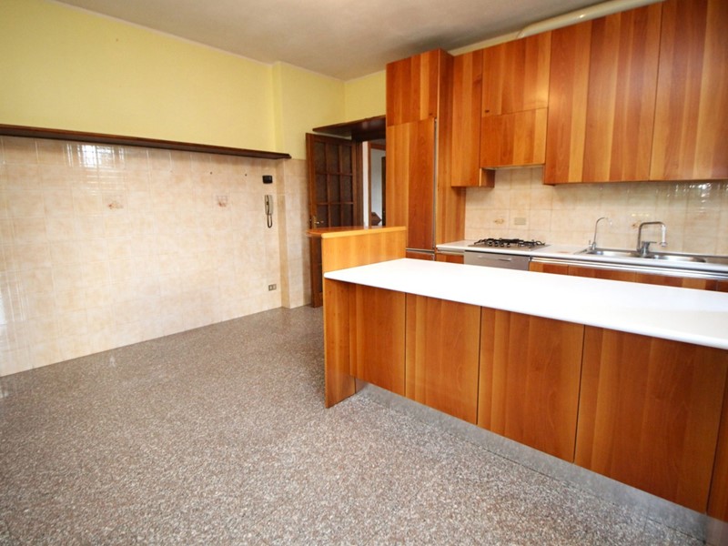 Villa in Vendita a Rescaldina, 450'000€, 283 m²