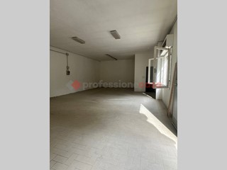 Negozio in Vendita a Collesalvetti, 45'000&euro;, 60 m²