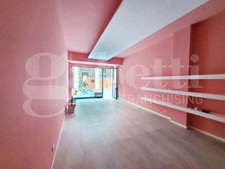 Negozio in Affitto a Treviso, 1'800€, 60 m²