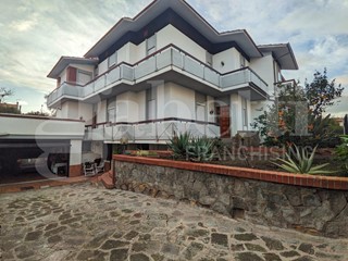 Villa in Vendita a Oristano, 495'000€, 310 m²