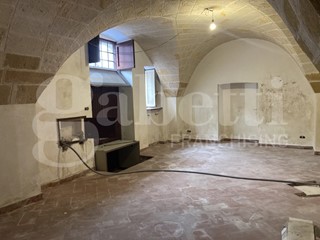 Magazzino in Vendita a Brindisi, 220'000€, 217 m²