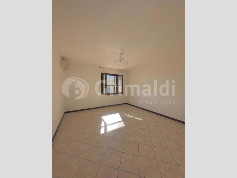 Ufficio in Vendita a Bettona, 195'000&euro;, 280 m²