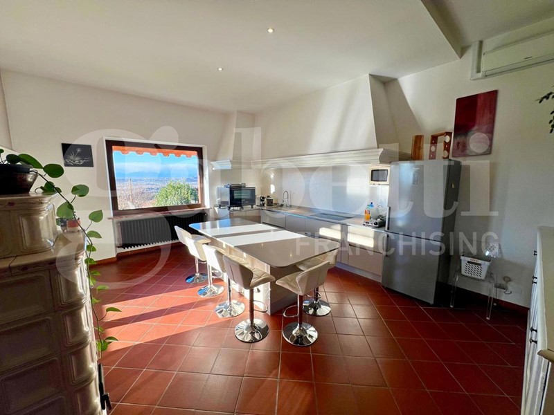 Villa in Vendita a La Morra, 880'000€, 250 m², arredato