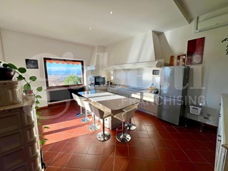 Villa in Vendita a La Morra, 880'000€, 250 m², arredato