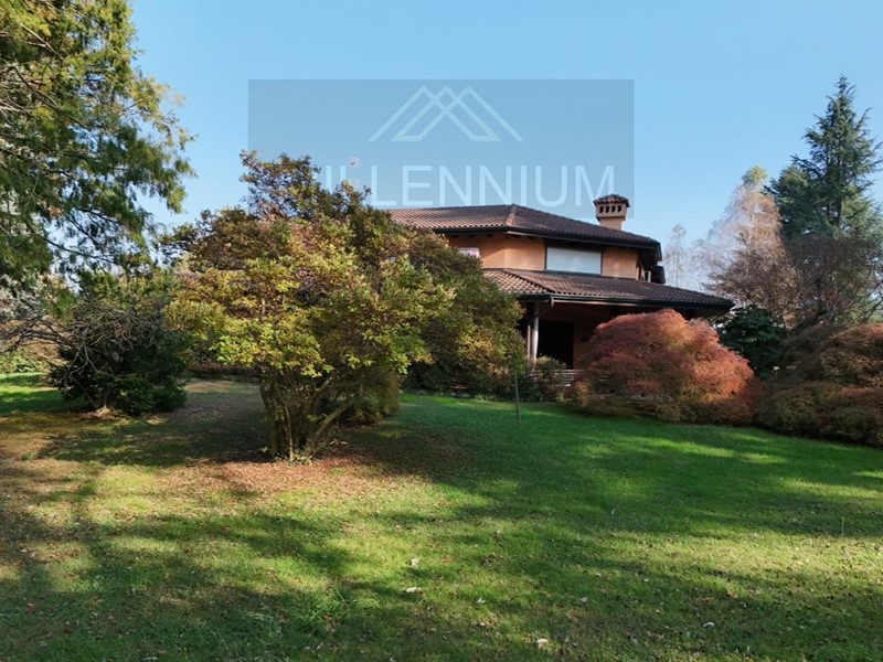 Villa in Vendita a Arona, 1'900'000€, 1000 m²
