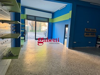 Negozio in Affitto a Rimini, 850€, 80 m²