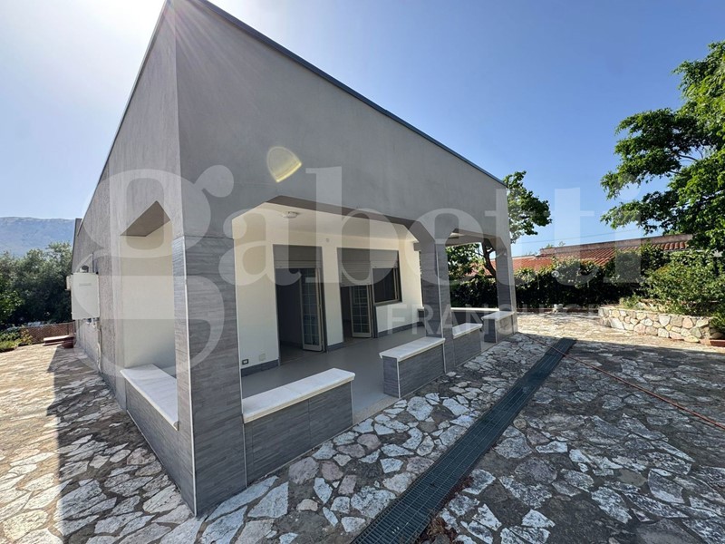 Villa in Affitto a Carini, 890€, 110 m²